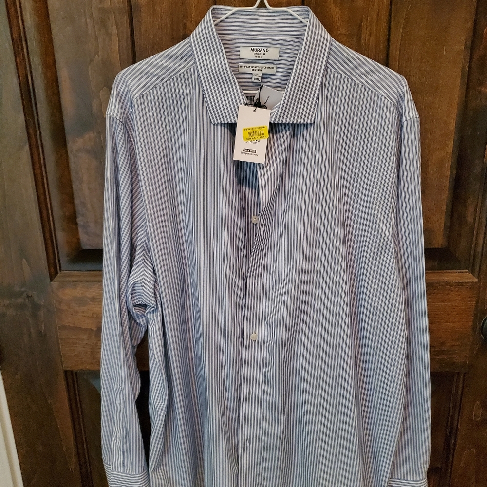 Mens long-sleeved dress shirt